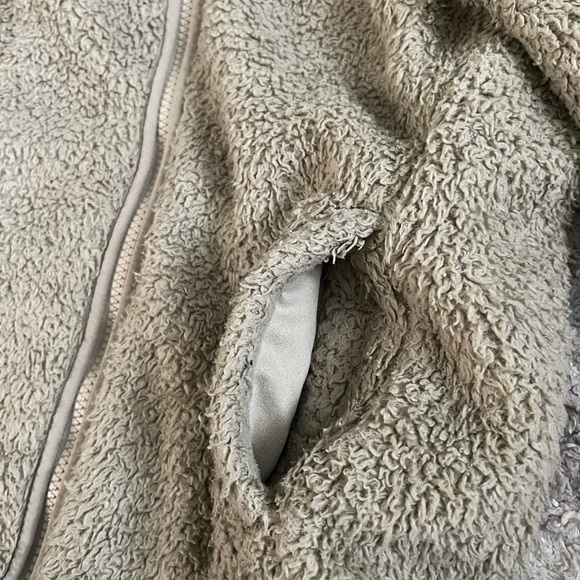 Patagonia is Los Gatos full zip - Picture 3 of 3